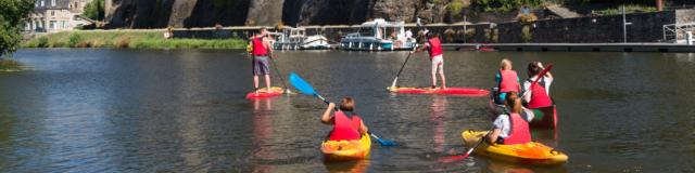 Activités nautiques sur le Canal de Nantes à Brest à Josselin