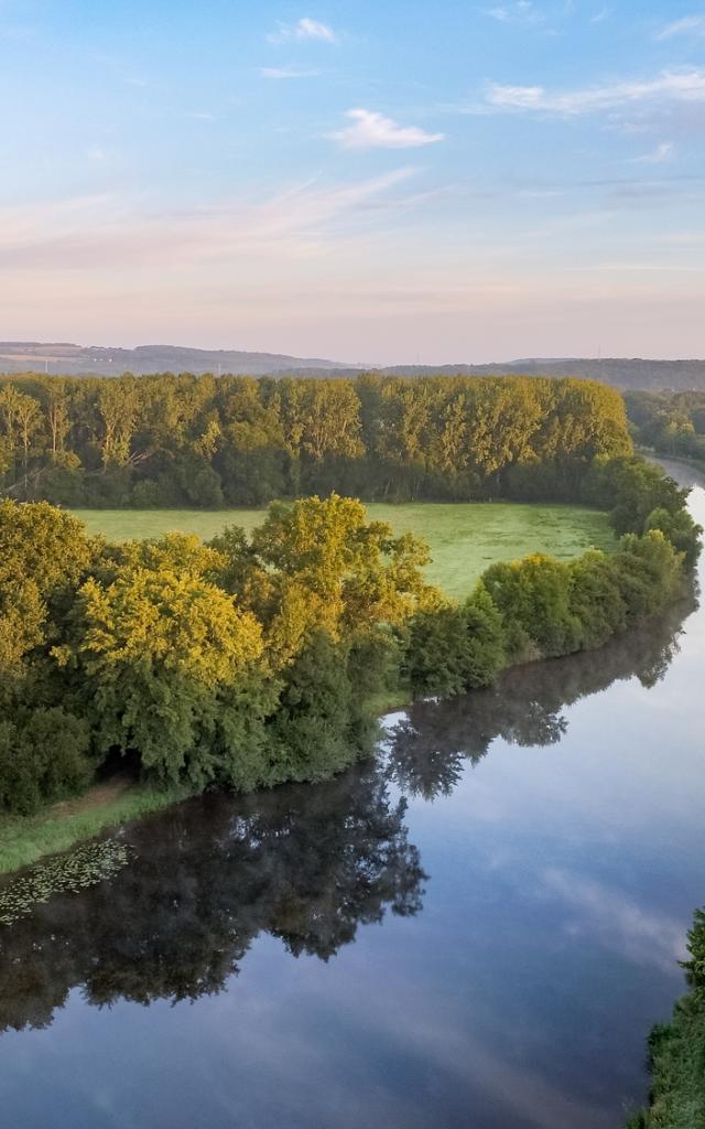 Een dronebeeld van het kanaal Nantes-Brest