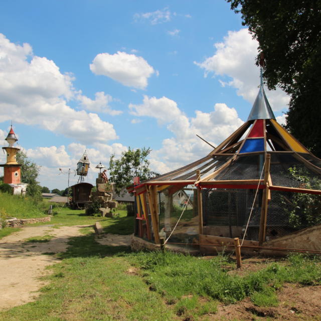 Poulailler du Poète ferrailleur circus