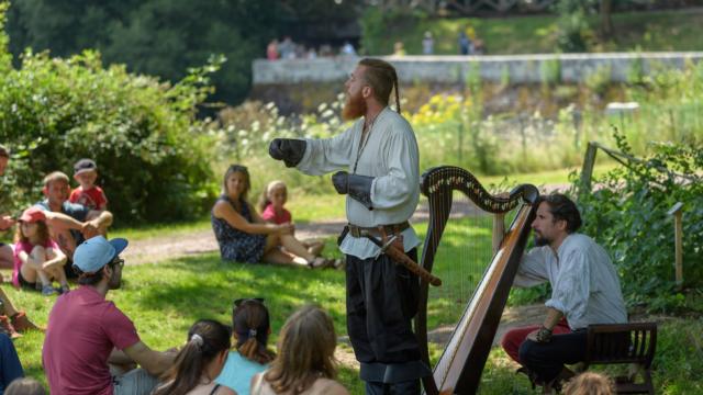 Contes sous les chênes au Château de Comper