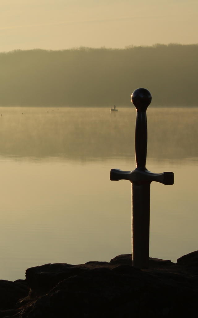 Epée Lac De Trémelin Broceliande en Bretagne