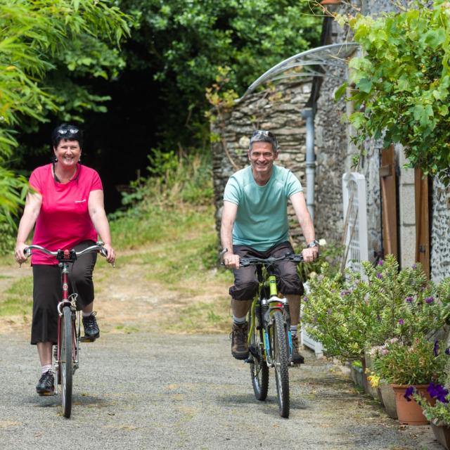 Vélo sur le Canal de Nantes à Brest