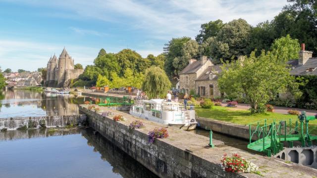 Schloss Josselin am Kanal von Nantes nach Brest