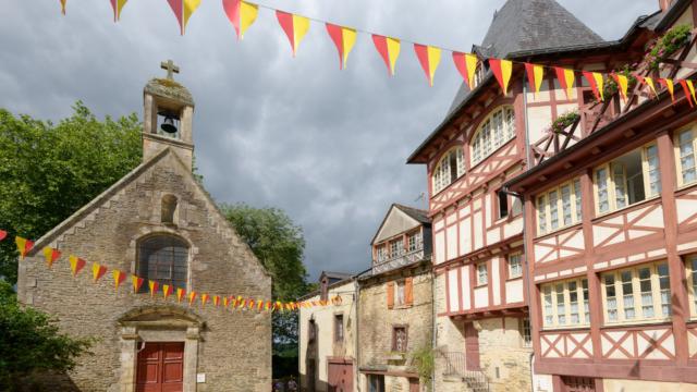 Place de la Congrégation à Josselin