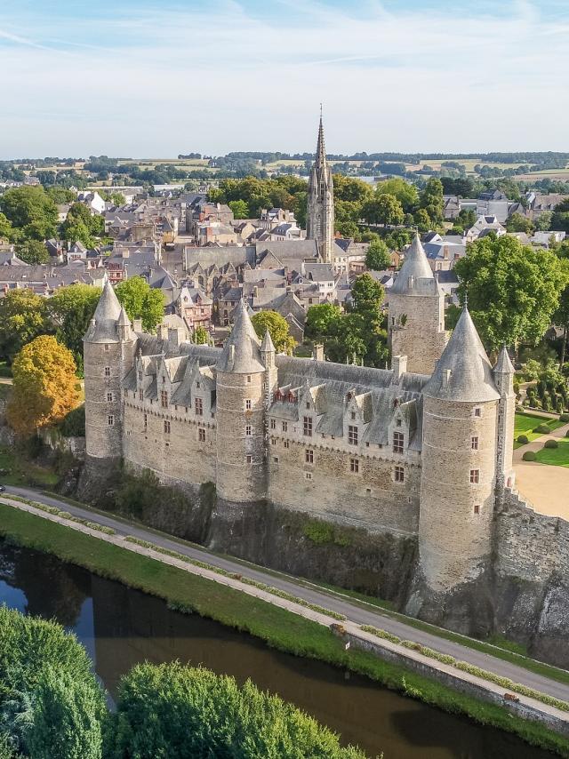 cité de caractère, canal de Nantes à Brest, château, Josselin, Morbihan, Bretagne