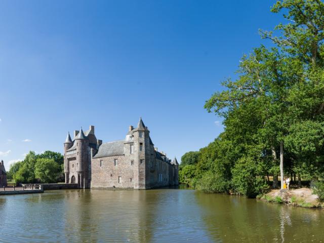 Il più bel castello di Brocéliande, leggenda della dama bianca, scenario verde, Concoret, Morbihan, Bretagna