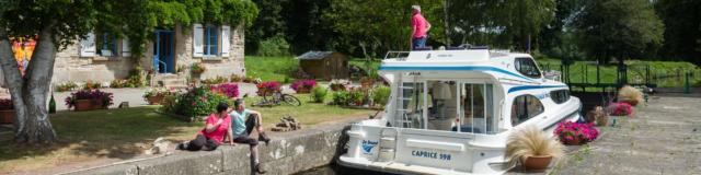 Bateau sur le Canal de Nantes à brest à Malestroit