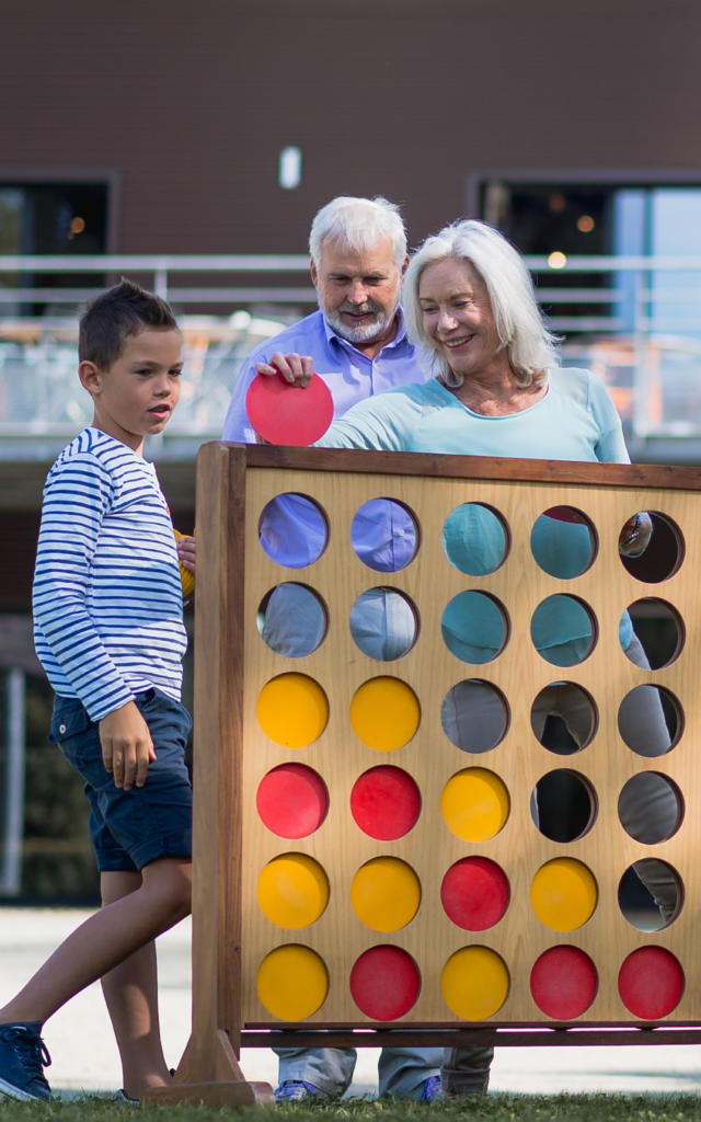 Ein generationsübergreifendes Familienspiel in der 