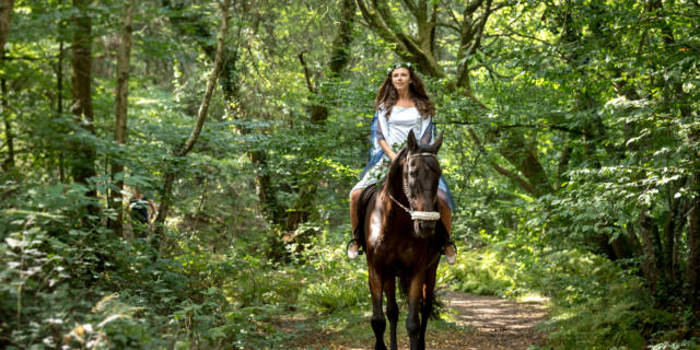 Tréhorenteuc, fée à cheval près du Val sans Retour