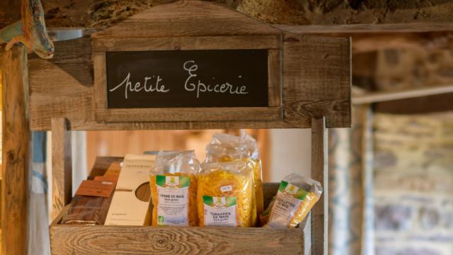 Produits locaux à la maison des sources à Tréhorenteuc