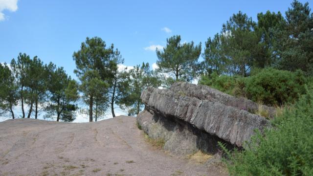 Merlins Sitz, legendäre Stätte auf den Höhen des Val sans retour im Wald von Brocéliande