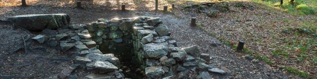 Paimpont, der Brunnen von Barenton im Wald von Broceliande.