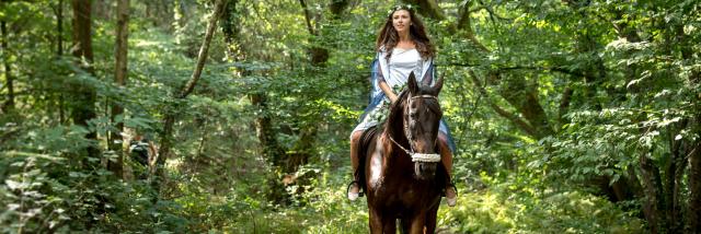 Tréhorenteuc, fée à cheval près du Val sans Retour