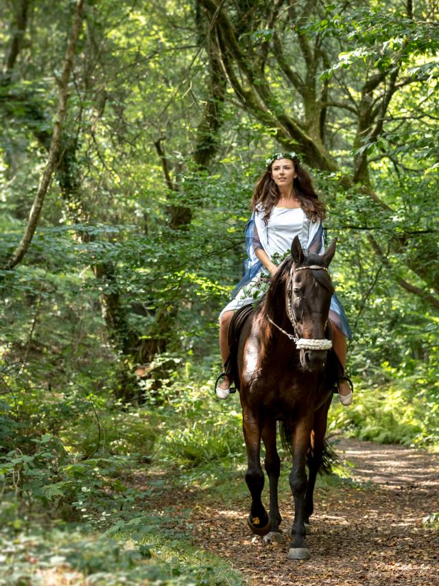 Tréhorenteuc, fée à cheval près du Val sans Retour