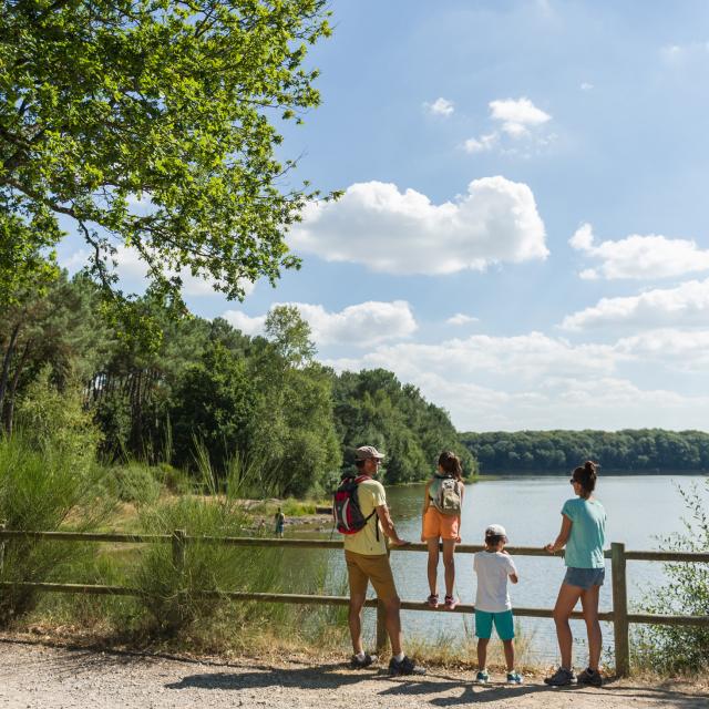 Famille au lac de Trémelin