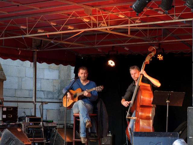 Gruppo musicale a Fridays on the Canal