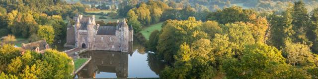 chateau de Trécesson - aus der Luft gesehen - Campénéac - Brocéliande