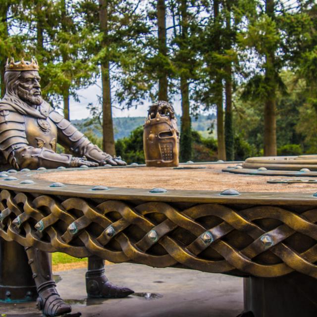 La Table Ronde Néant-sur-Yvel obra de arte del rey Arturo