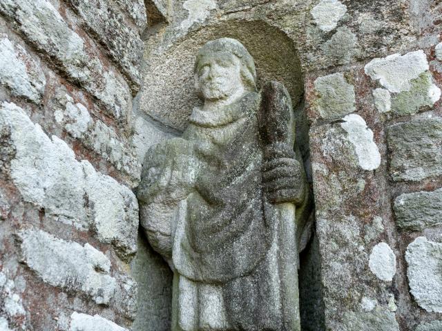 Statuette église cruguel