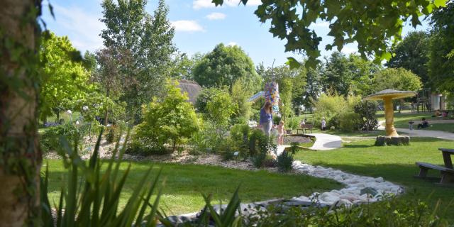 Jardins de Brocéliande, aires de jeux.