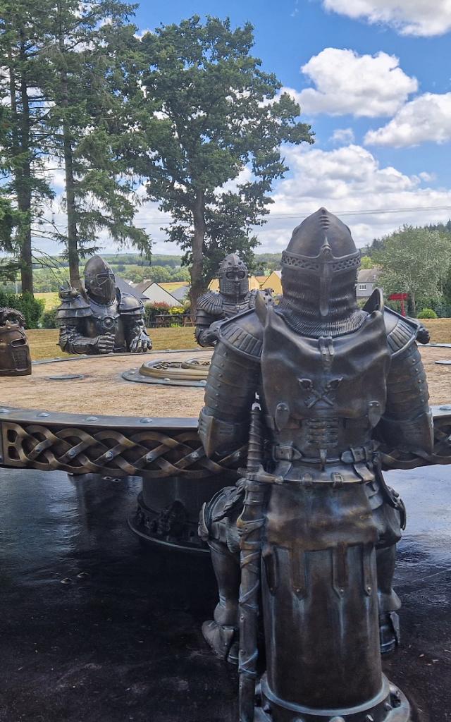 la table ronde des nouveaux chevaliers Néant-sur-Yvel