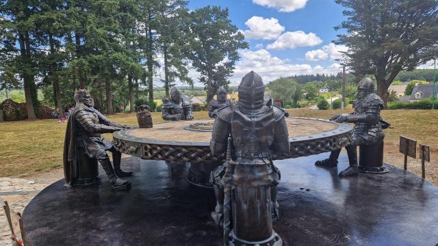 la table ronde des nouveaux chevaliers Néant-sur-Yvel