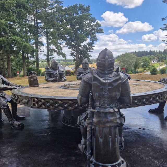 la table ronde des nouveaux chevaliers Néant-sur-Yvel